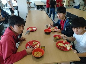 朝食はホットケーキ他