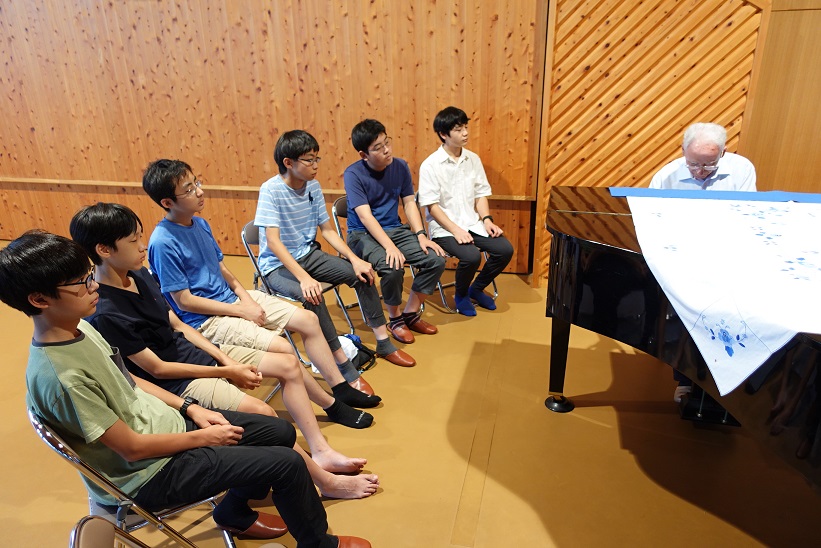 15ロロピアナ神父さまの「祈りと音楽」についての講話